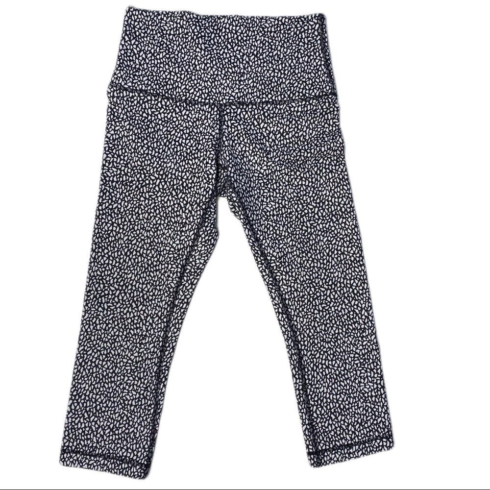 Lululemon Athletica High Rise Capri Leggings Black White Shatter Pattern size 8